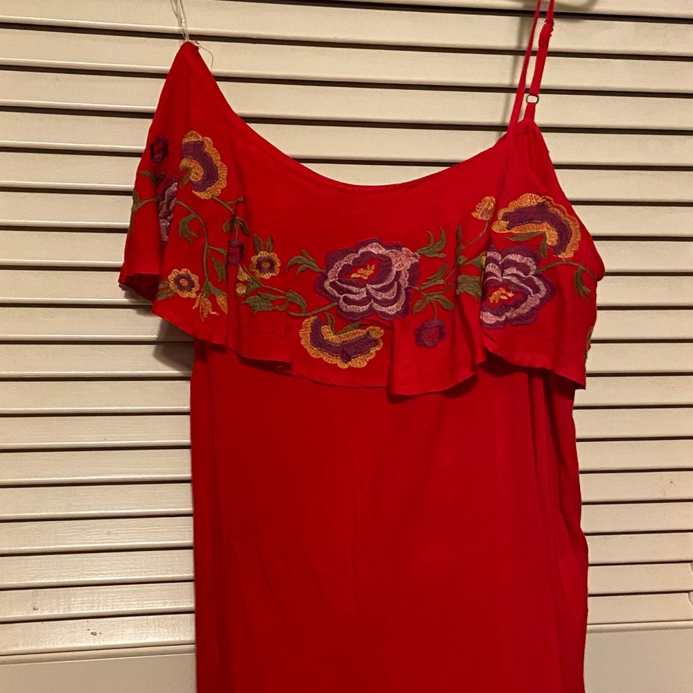 Red one-shoulder embroiders top, Large NWT